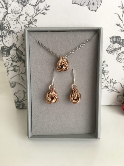 bronze-infinity-knot-jewellery-set