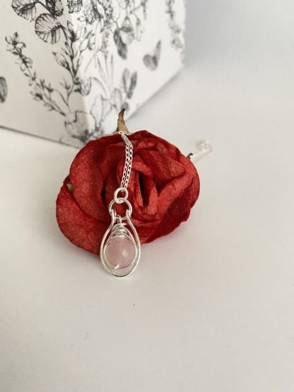 Rose-quartz-oval-drop-pendant