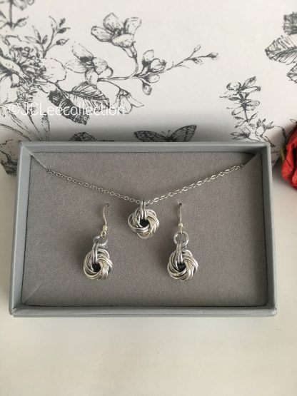 Aluminium-and-silver-infinity-knot-jewellery-set