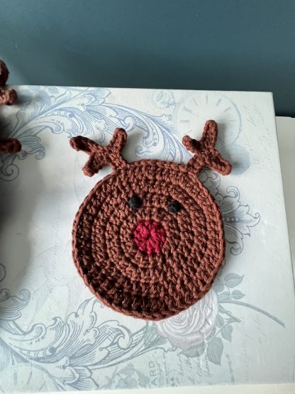 Reindeer-Head-Crochet-Coaster